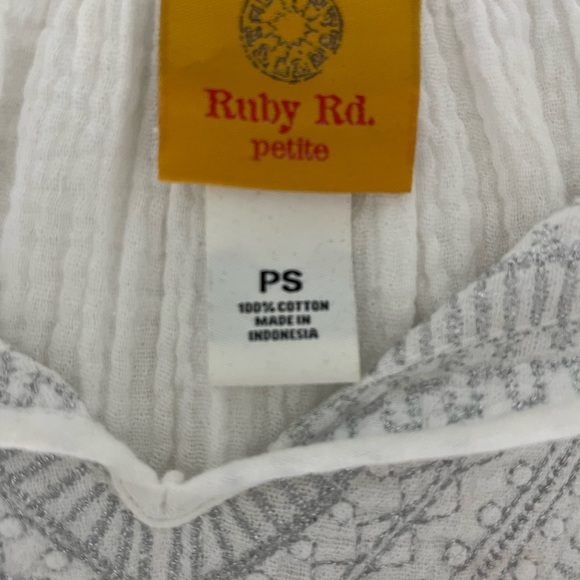 Boho style relaxed 100% cotton top, with silver thread detail. - Picture 9 of 9